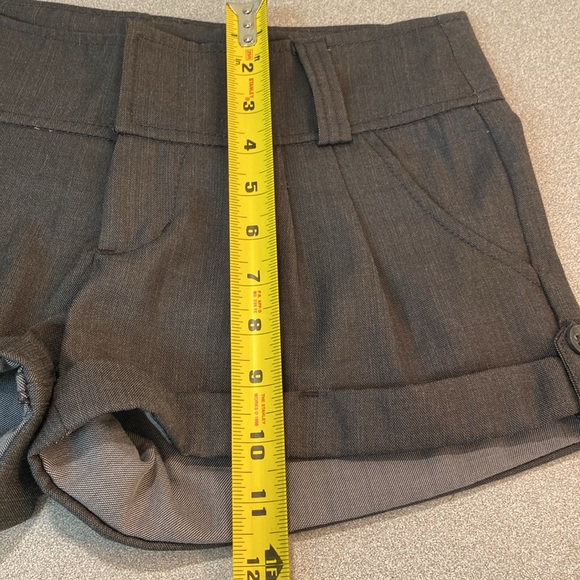 Streetwear Society - pleated grey shorts. Size 5 - Picture 9 of 12